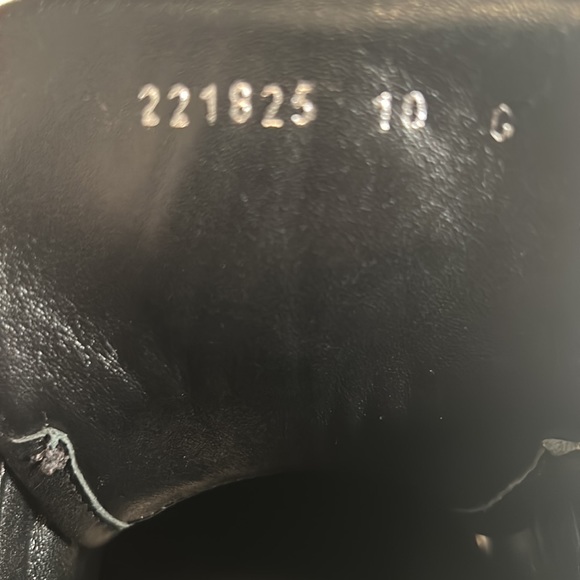 Authentic Gucci sneakers gently worn - Picture 6 of 9